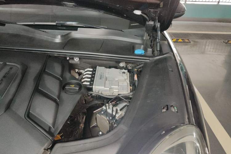 Used Porsche Cayenne 2023 Cayenne 3.0T Platinum Edition Engine Bay Left