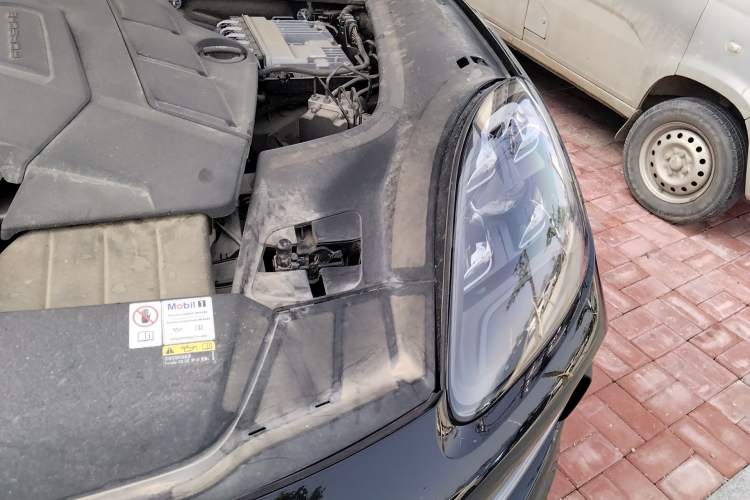 Used Porsche Cayenne 2023 Cayenne 3.0T Platinum Edition Engine Bay Left