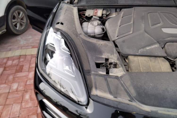 Used Porsche Cayenne 2023 Cayenne 3.0T Platinum Edition Engine Bay Right