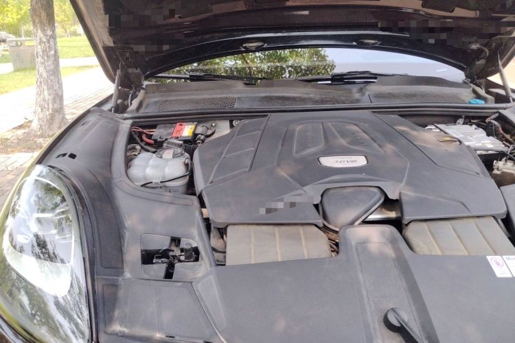 Used Porsche Cayenne 2023 Cayenne 3.0T Platinum Edition Engine Bay Right