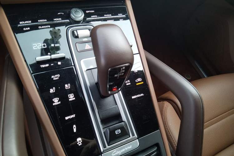 Used Porsche Cayenne 2023 Cayenne 3.0T Platinum Edition Gear Lever