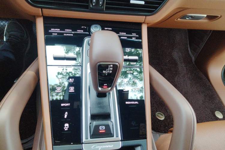 Used Porsche Cayenne 2023 Cayenne 3.0T Platinum Edition Gear Lever