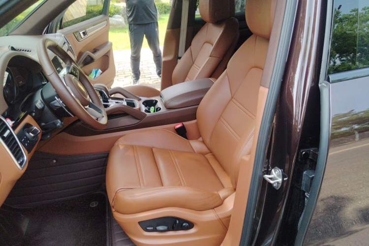 Used Porsche Cayenne 2023 Cayenne 3.0T Platinum Edition Left Front Seat