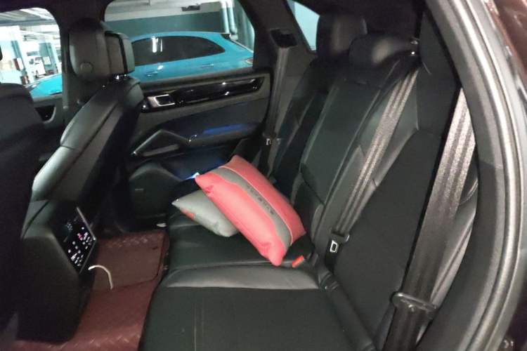 Used Porsche Cayenne 2023 Cayenne 3.0T Platinum Edition Left Rear Seat