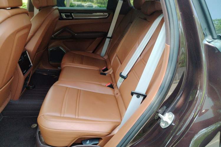 Used Porsche Cayenne 2023 Cayenne 3.0T Platinum Edition Left Rear Seat