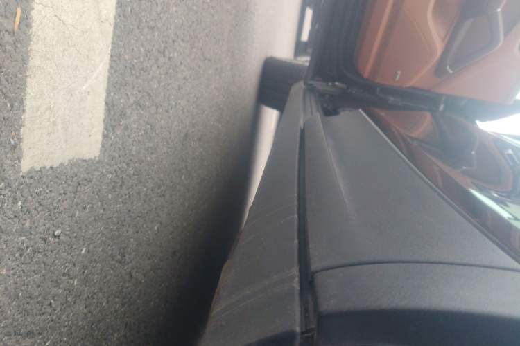 Used Porsche Cayenne 2023 Cayenne 3.0T Platinum Edition Left Side Sill