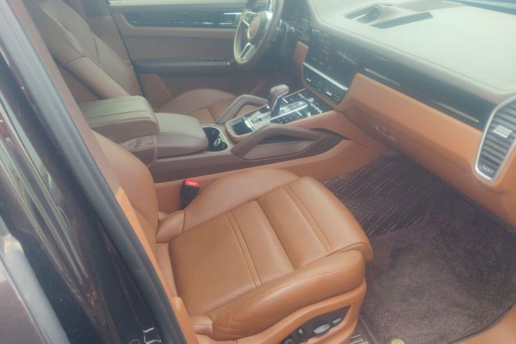 Used Porsche Cayenne 2023 Cayenne 3.0T Platinum Edition Right Front Seat