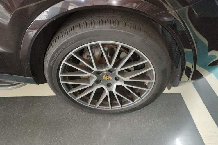 Used Porsche Cayenne 2023 Cayenne 3.0T Platinum Edition Right Front Wheel Hub