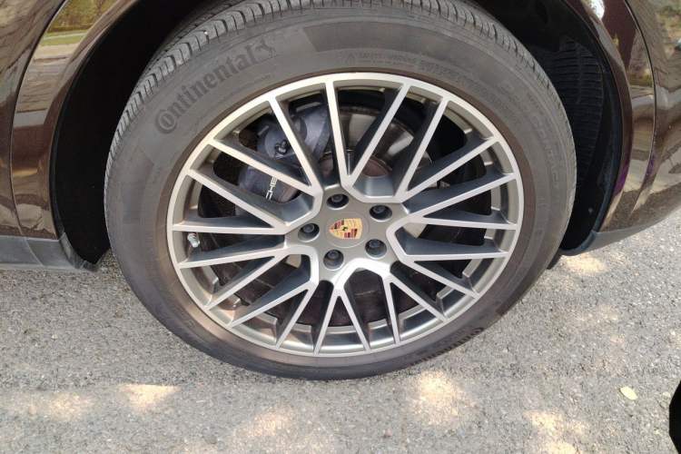 Used Porsche Cayenne 2023 Cayenne 3.0T Platinum Edition Right Front Wheel Hub