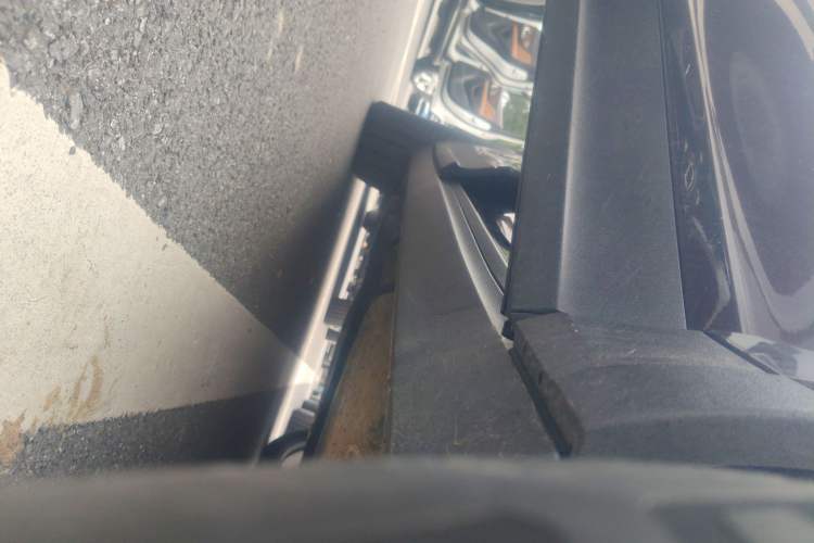 Used Porsche Cayenne 2023 Cayenne 3.0T Platinum Edition Right Side Sill