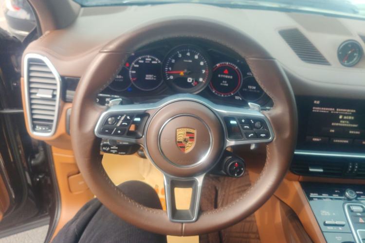 Used Porsche Cayenne 2023 Cayenne 3.0T Platinum Edition Steering Wheel