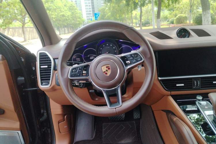 Used Porsche Cayenne 2023 Cayenne 3.0T Platinum Edition Steering Wheel