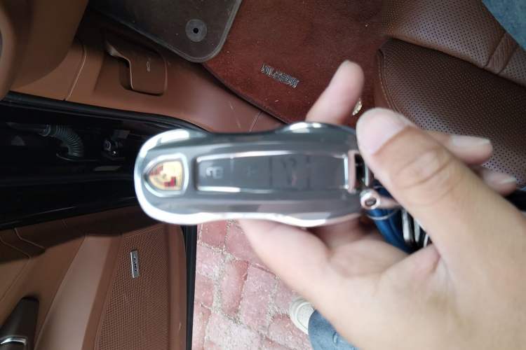 Used Porsche Cayenne 2023 Cayenne 3.0T Platinum Edition Vehicle Key