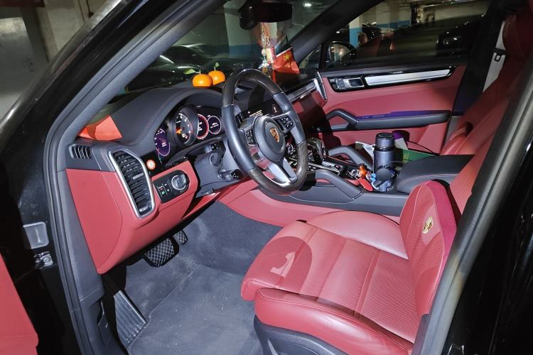 Used Porsche Cayenne 2023 Cayenne Coupé 3.0T Platinum Edition Driver Seat