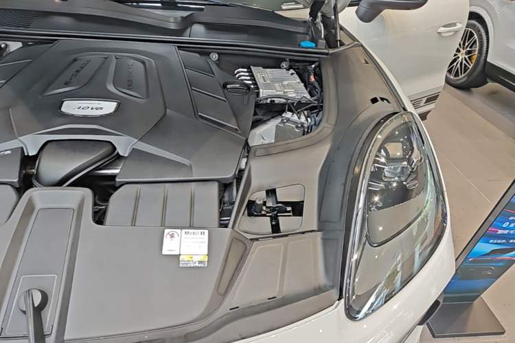 Used Porsche Cayenne 2023 Cayenne 3.0T Platinum Edition Engine Bay Left