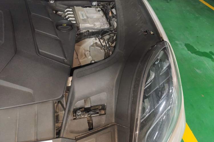 Used Porsche Cayenne 2023 Cayenne S 2.9T Engine Bay Left