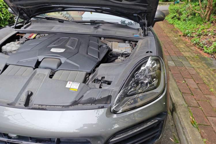 Used Porsche Cayenne 2023 Cayenne S 2.9T Engine Bay Left