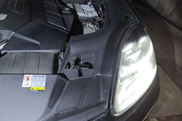 Used Porsche Cayenne 2023 Cayenne Coupé 3.0T Platinum Edition Engine Bay Left