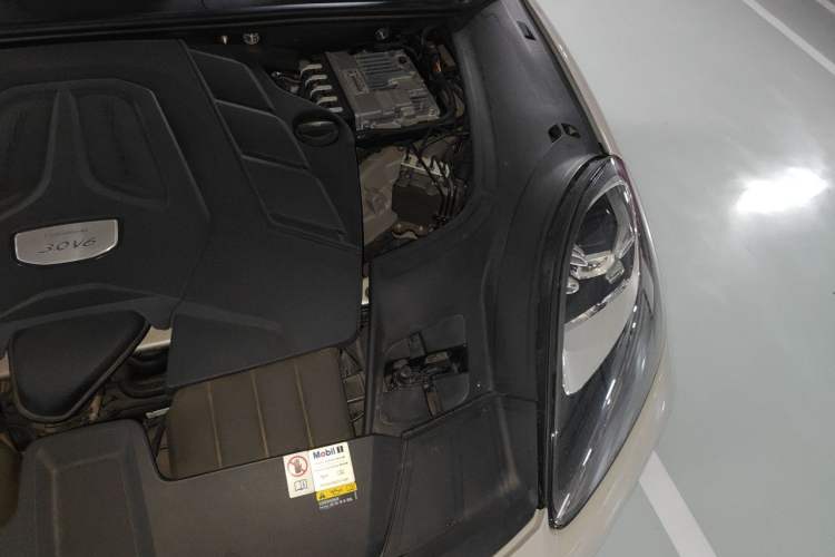 Used Porsche Cayenne 2023 Cayenne 3.0T Platinum Edition Engine Bay Left
