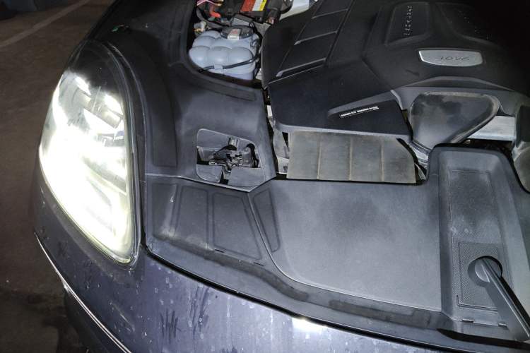 Used Porsche Cayenne 2023 Cayenne Coupé 3.0T Platinum Edition Engine Bay Right