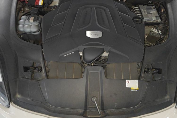 Used Porsche Cayenne 2023 Cayenne 3.0T Platinum Edition Engine Bay