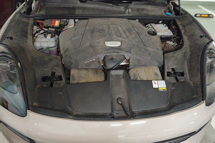 Used Porsche Cayenne 2023 Cayenne 3.0T Engine Bay