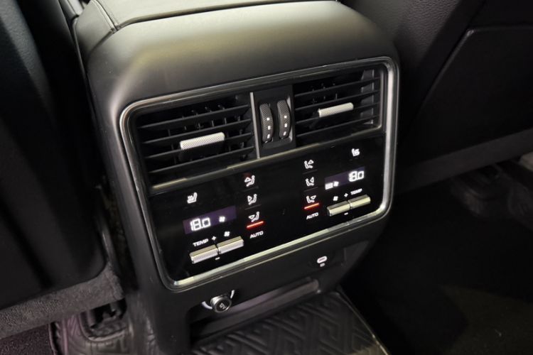 Used Porsche Cayenne 2023 Cayenne Coupé 3.0T Platinum Edition Interior 4