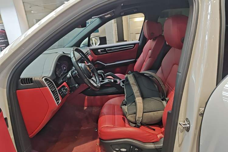 Used Porsche Cayenne 2023 Cayenne 3.0T Platinum Edition Left Front Seat