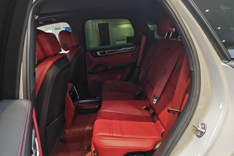 Used Porsche Cayenne 2023 Cayenne 3.0T Platinum Edition Left Rear Seat