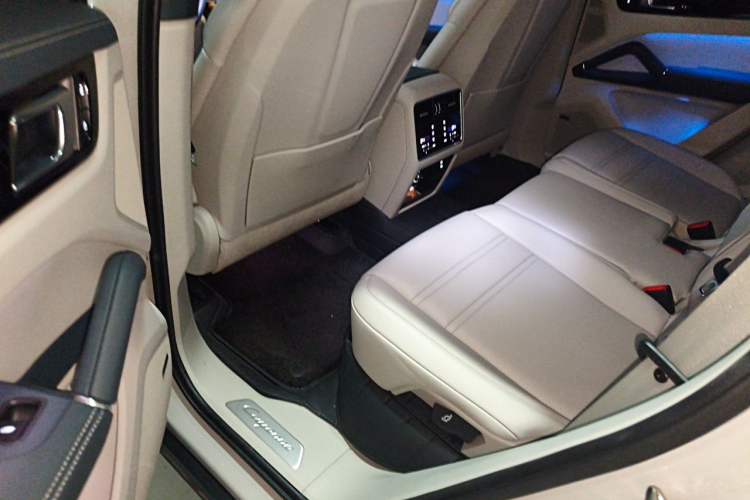 Used Porsche Cayenne 2023 Cayenne 3.0T Left Rear Seat