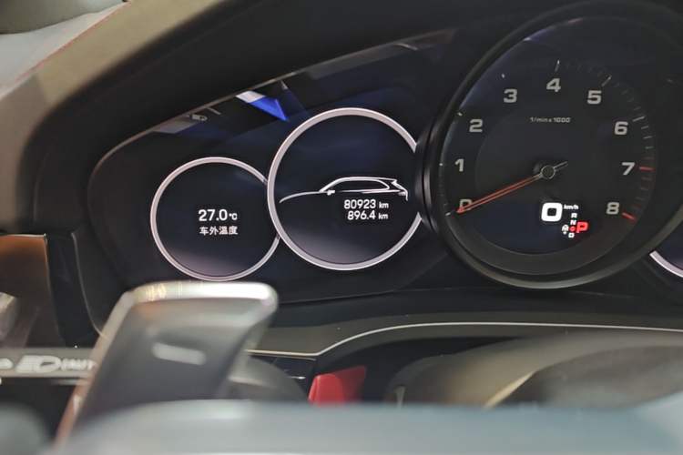 Used Porsche Cayenne 2023 Cayenne 3.0T Platinum Edition Odometer Close Up