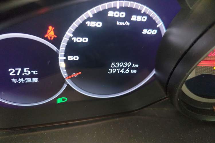 Used Porsche Cayenne 2023 Cayenne S 2.9T Odometer Close Up