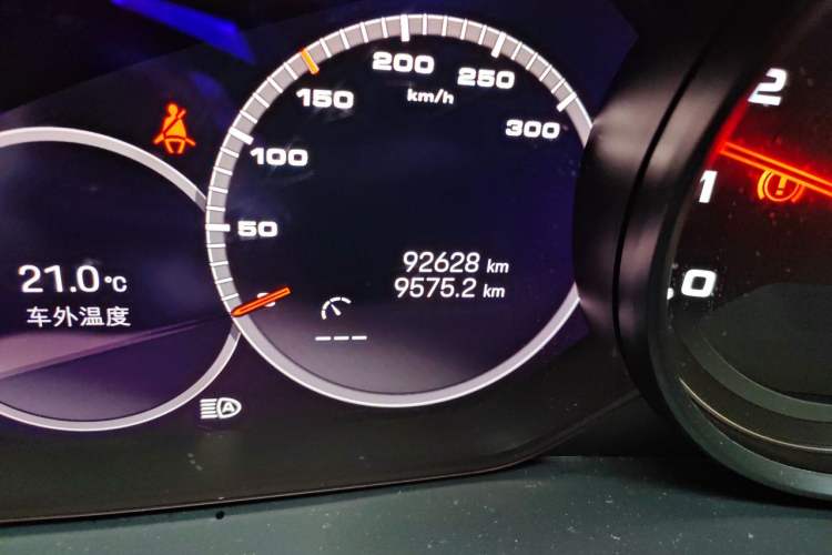 Used Porsche Cayenne 2023 Cayenne S 2.9T Odometer Close Up