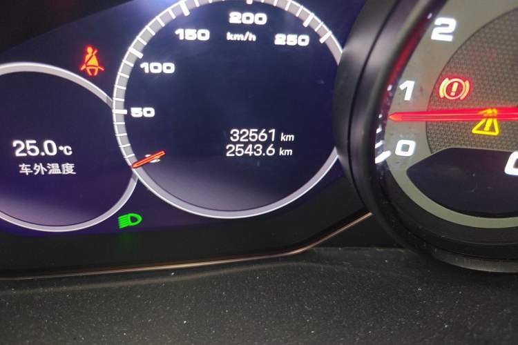Used Porsche Cayenne 2023 Cayenne 3.0T Platinum Edition Odometer Close Up