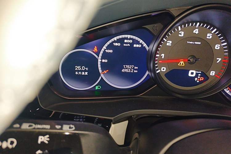 Used Porsche Cayenne 2023 Cayenne 3.0T Odometer Close Up