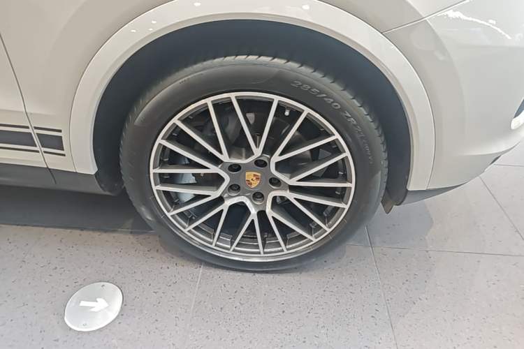 Used Porsche Cayenne 2023 Cayenne 3.0T Platinum Edition Right Front Wheel Hub