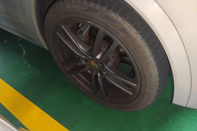 Used Porsche Cayenne 2023 Cayenne S 2.9T Right Front Wheel Hub