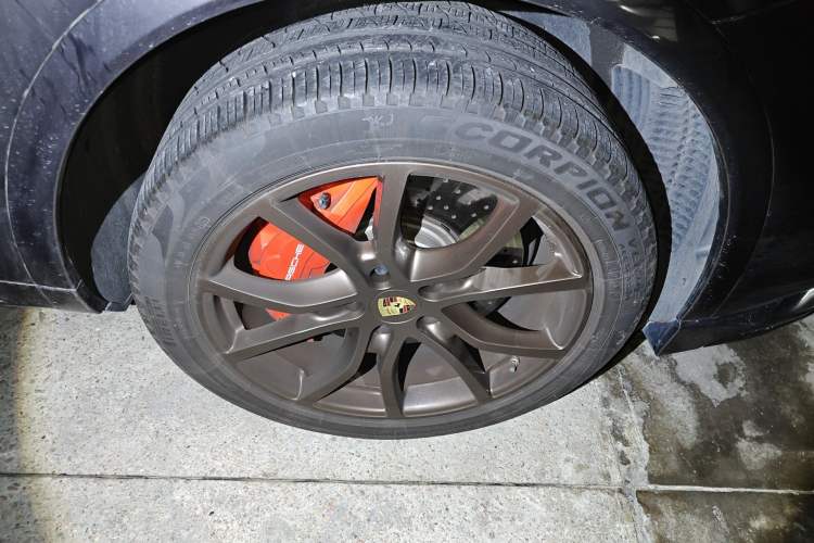 Used Porsche Cayenne 2023 Cayenne Coupé 3.0T Platinum Edition Right Front Wheel Hub
