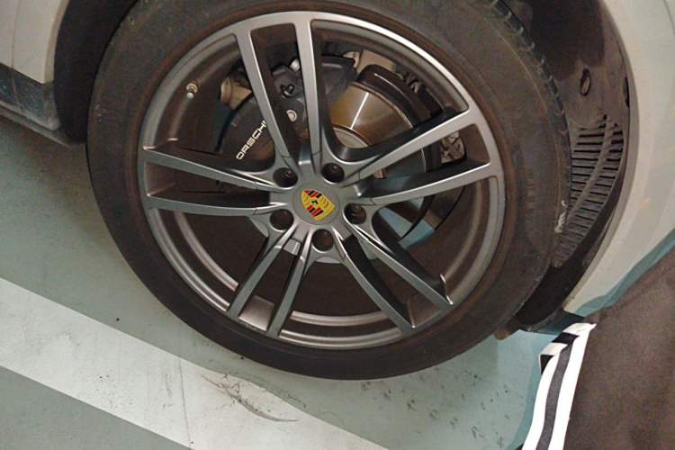 Used Porsche Cayenne 2023 Cayenne 3.0T Right Front Wheel Hub
