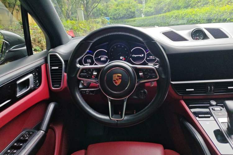 Used Porsche Cayenne 2023 Cayenne S 2.9T Steering Wheel