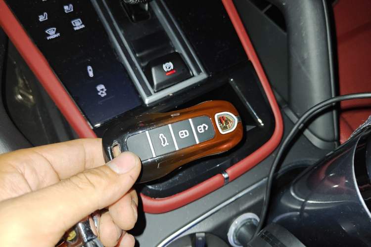 Used Porsche Cayenne 2023 Cayenne Coupé 3.0T Platinum Edition Vehicle Key