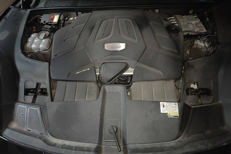 Used Porsche Cayenne 2023 Cayenne 3.0T Platinum Edition Engine Bay