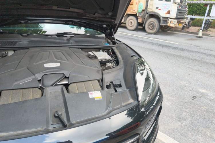 Used Porsche Cayenne 2023 Cayenne 3.0T Platinum Edition Engine Bay Left
