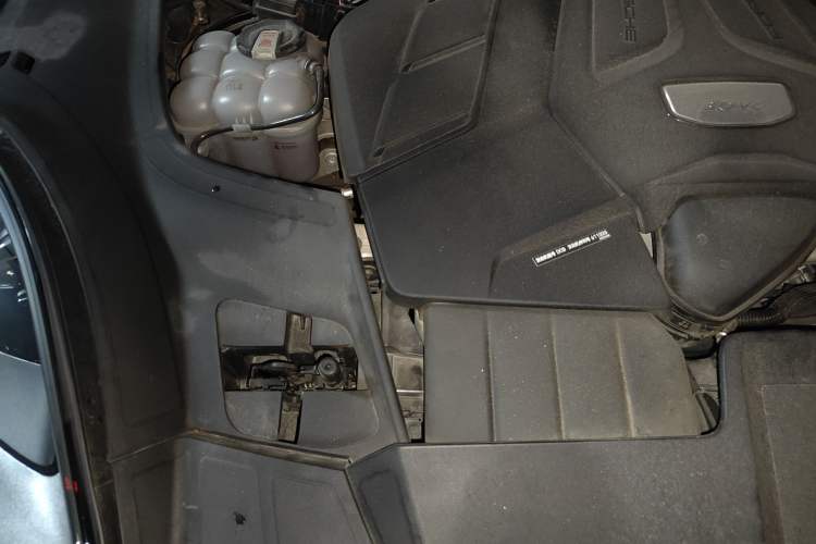 Used Porsche Cayenne 2023 Cayenne 3.0T Platinum Edition Engine Bay Right
