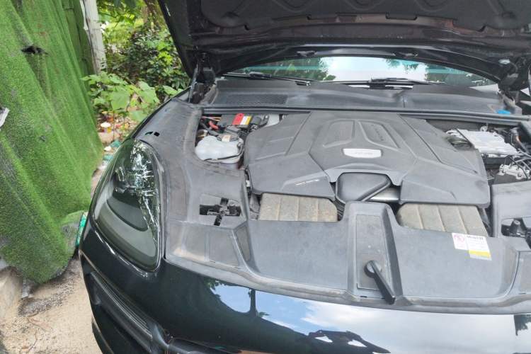 Used Porsche Cayenne 2023 Cayenne 3.0T Platinum Edition Engine Bay Right