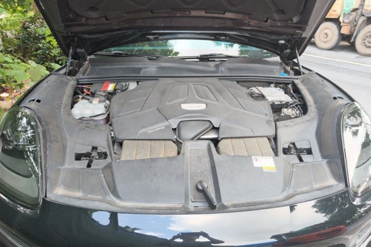 Used Porsche Cayenne 2023 Cayenne 3.0T Platinum Edition Engine Bay