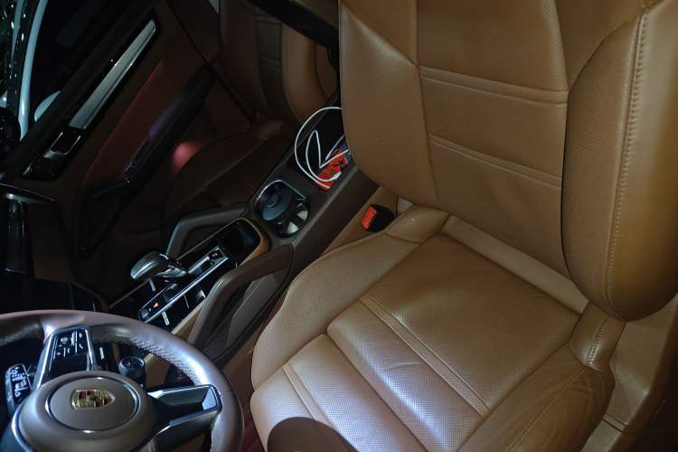 Used Porsche Cayenne 2023 Cayenne 3.0T Platinum Edition Left Front Seat