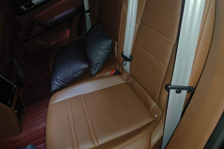 Used Porsche Cayenne 2023 Cayenne 3.0T Platinum Edition Left Rear Seat