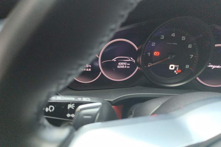 Used Porsche Cayenne 2023 Cayenne 3.0T Platinum Edition Odometer Close Up