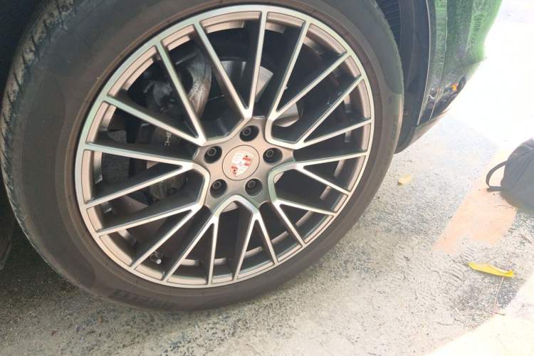 Used Porsche Cayenne 2023 Cayenne 3.0T Platinum Edition Right Front Wheel Hub
